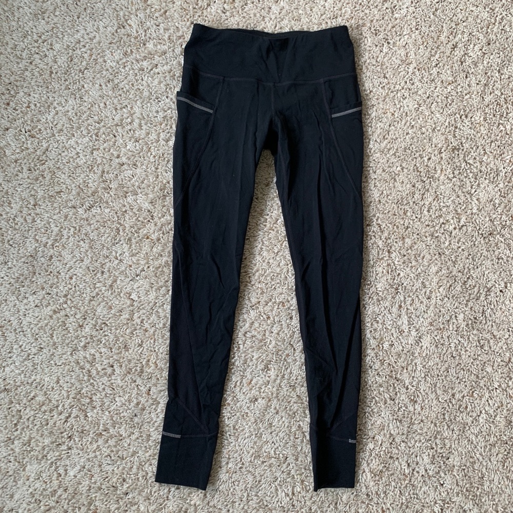 Athleta Black leggings with reflective pocket